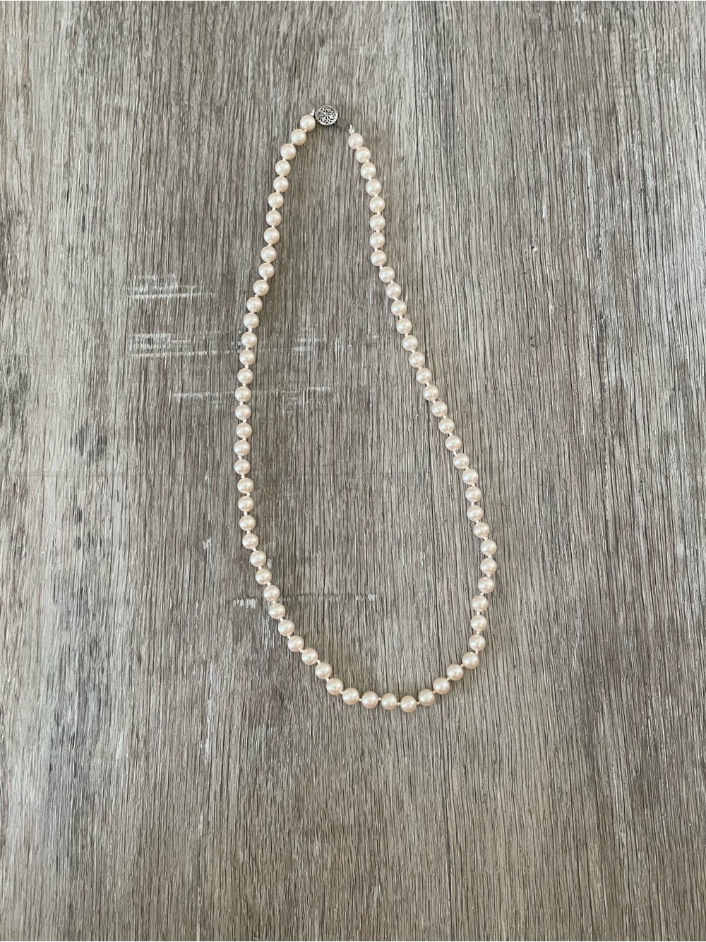 Pearl Necklace 21.5” Cream Pearl Beaded Necklace Silver Tone Floral Clasp